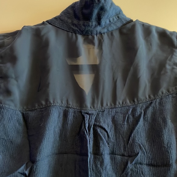 Abercrombie and Fitch Buttoned Shortsleeved Top - Picture 5 of 5